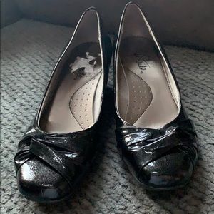 Life stride shoes size 8